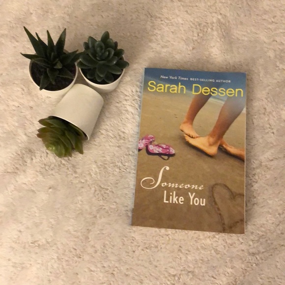 ✰ 3 𝚋𝚘𝚘𝚔𝚜 𝚋𝚢 𝚂𝚊𝚛𝚊𝚑 𝙳𝚎𝚜𝚜𝚎𝚗 - Picture 4 of 5